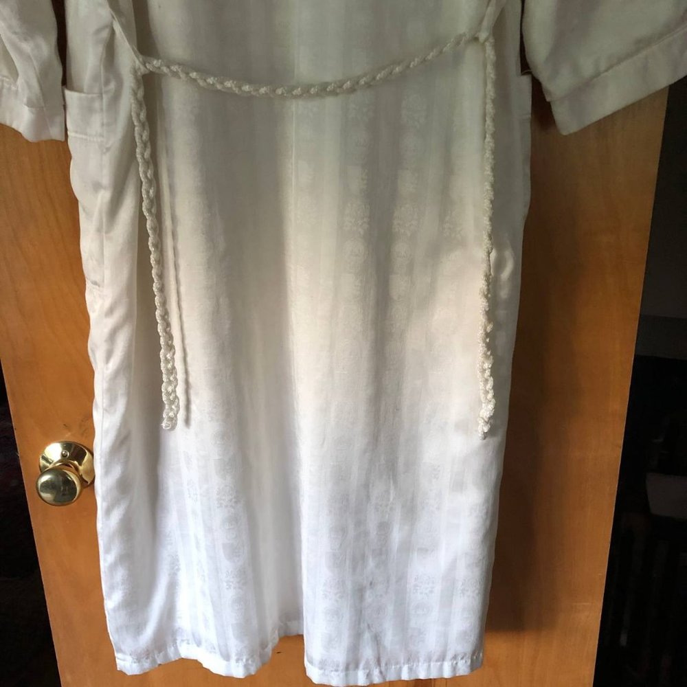 Luxury Vintage  TCM Bathrobe Ivory White - Picture 2 of 14